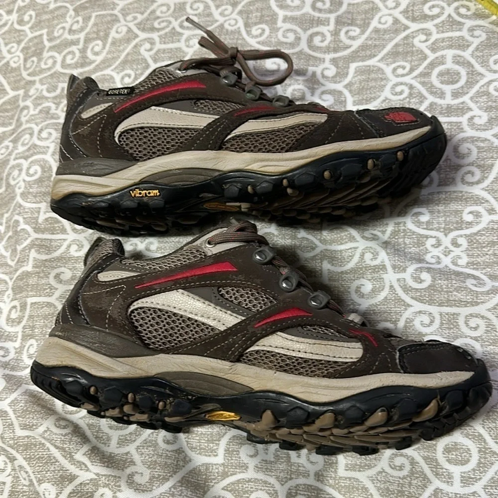 WOMENS sz 7.5 north face shoes gore-tex